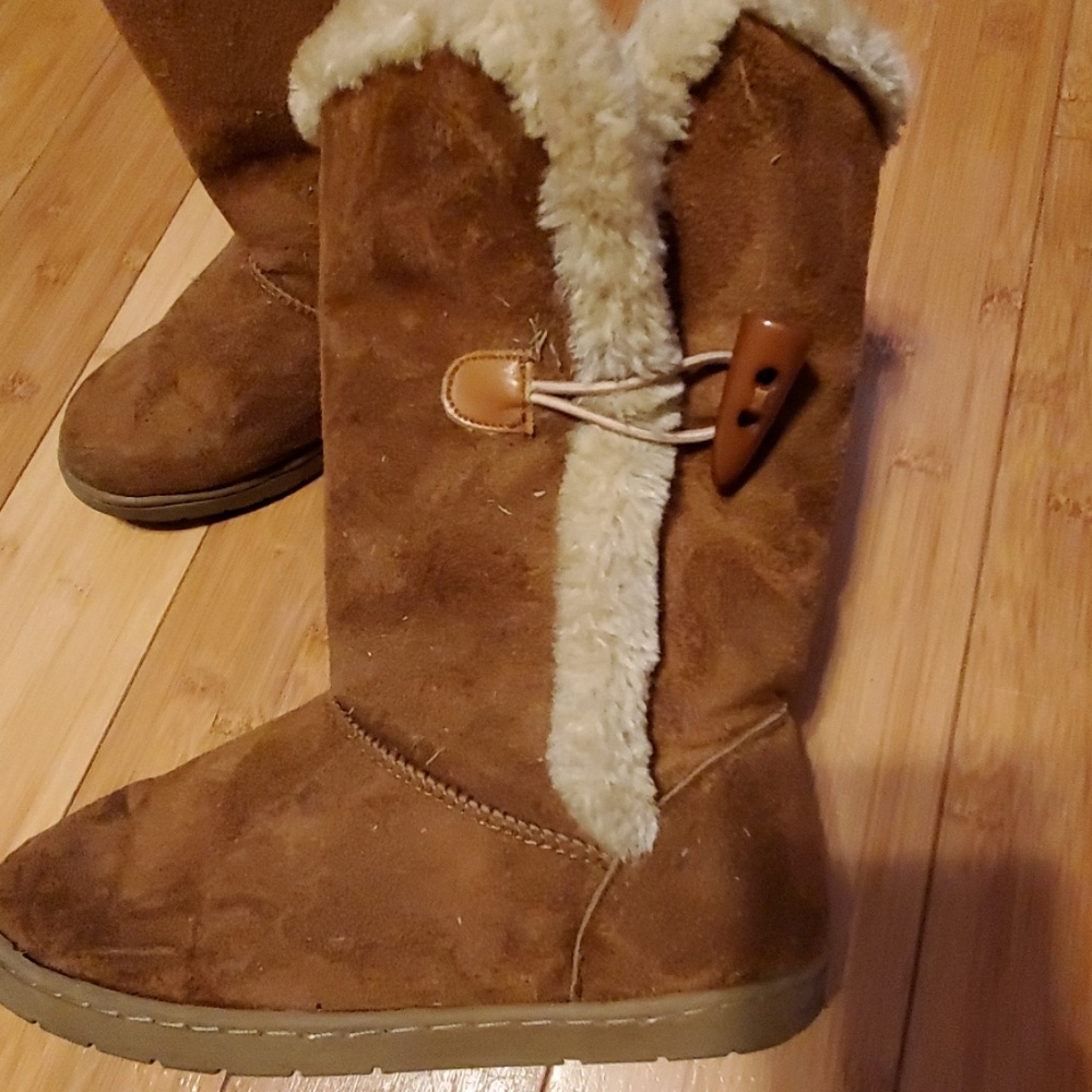 Boots - Picture 3 of 3